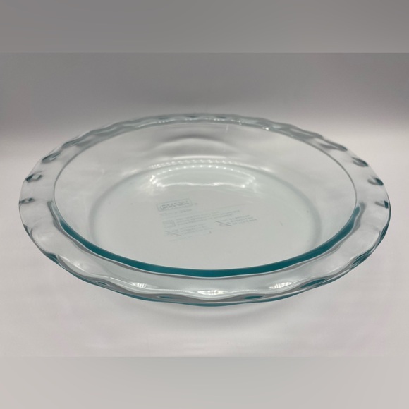 Pyrex Blue Tint Scalloped Pie Plate 24cm - Picture 9 of 10